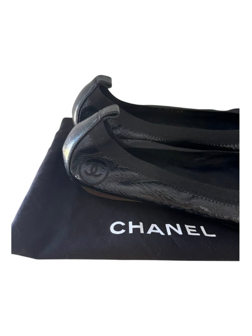 Authentic Chanel CC Cap-Toe Ballet Flats in crinkled patent leather, size 39 - Picture 2 of 3